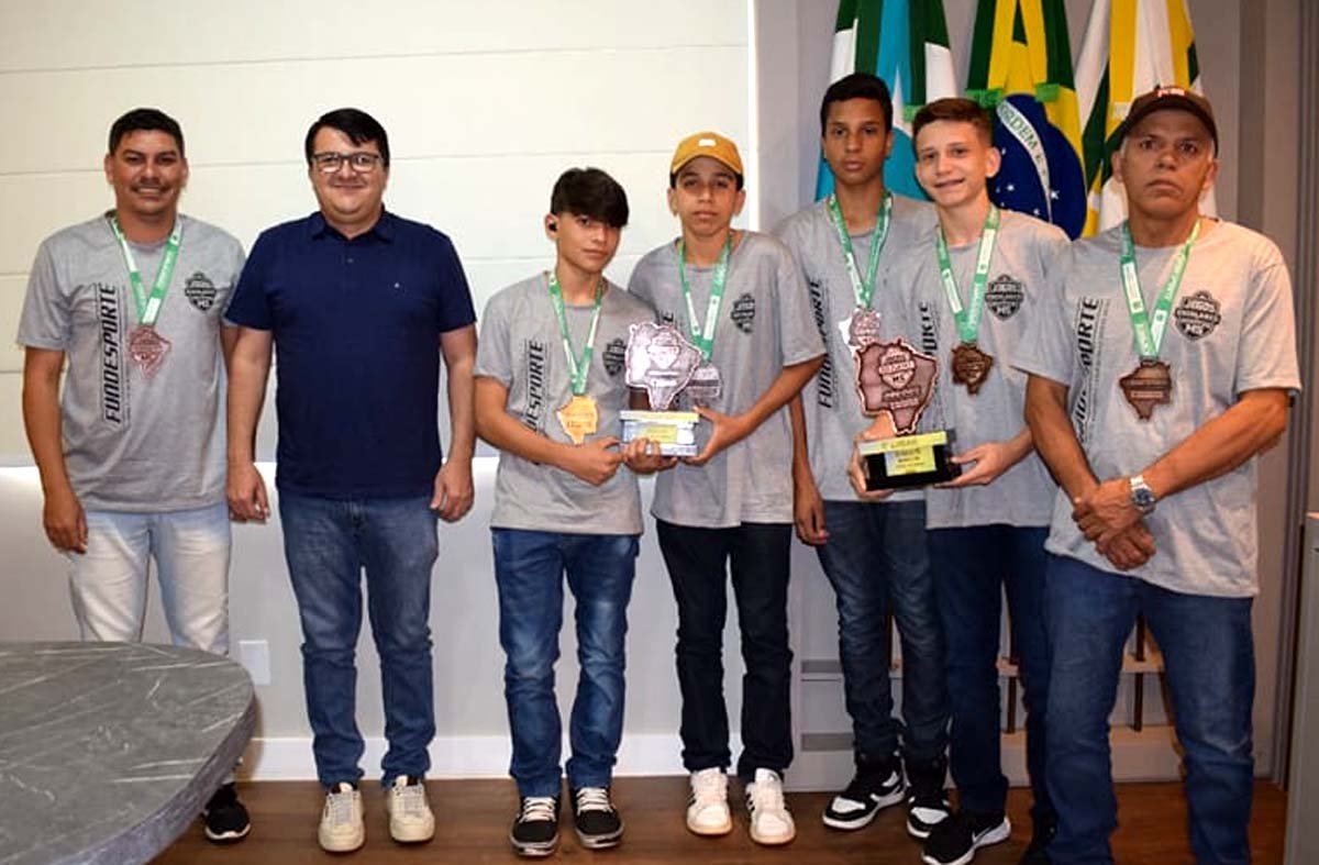 Prefeito recebe medalhistas dos Jogos Escolares da Juventude de MS